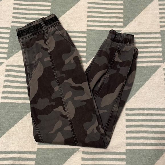 Hollister Pants & Jumpsuits Hollister Camo Cargo Pants Poshmark
